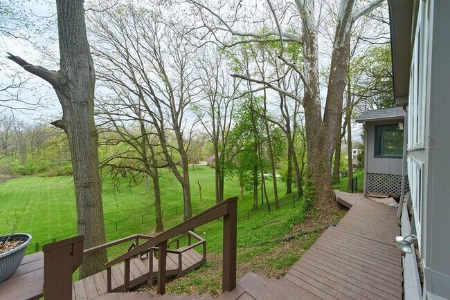 Building Photo - Magical 2 Bedroom With Stunning Views in C...
