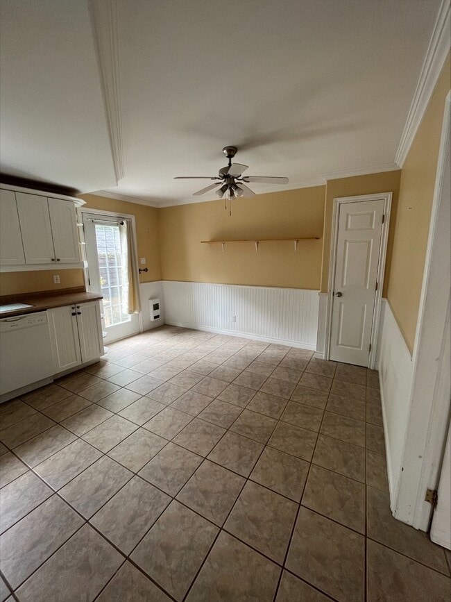 Building Photo - 960 Meadow Ave