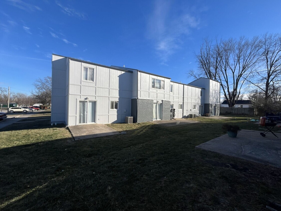Foto del edificio - Forest Village Apartments