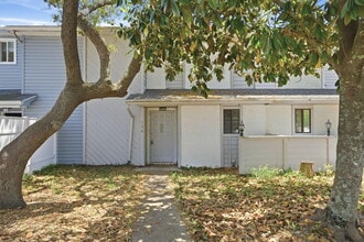 Building Photo - 126 Pine Ridge Trce