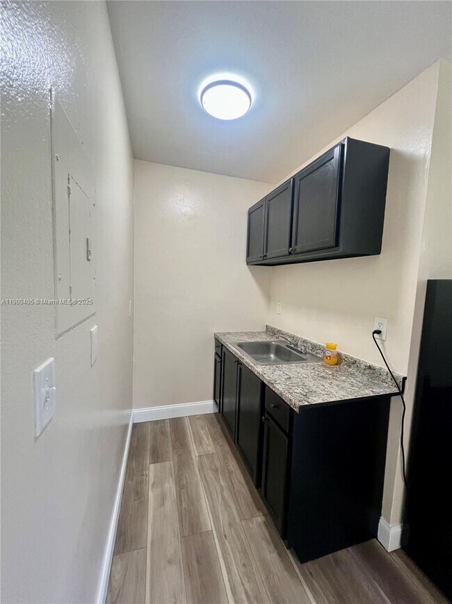 Foto del edificio - 645 NW 1st St