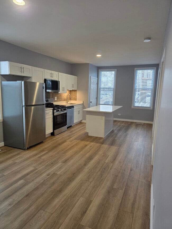 Building Photo - 7613 W 60th St