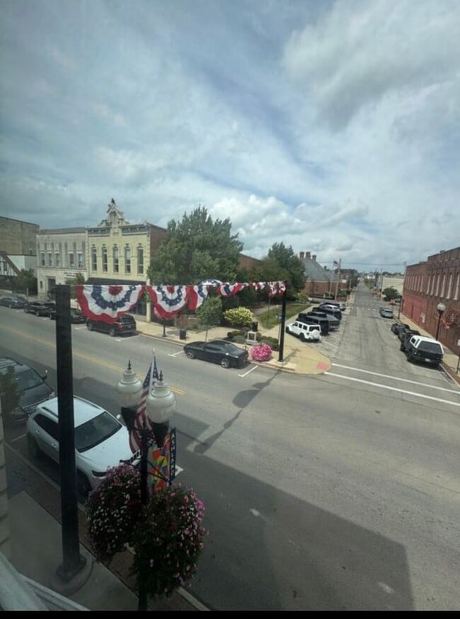 Foto del edificio - 1 bedroom/ 1 bath Upstairs Apartment