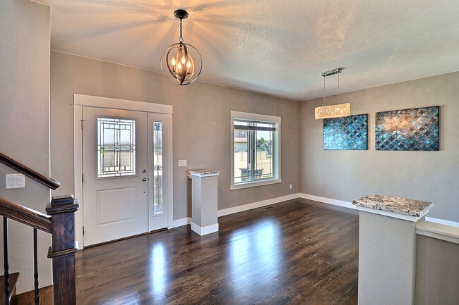 Formal Dining - 9004 19th St