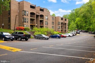 Building Photo - 11240 Chestnut Grove Square