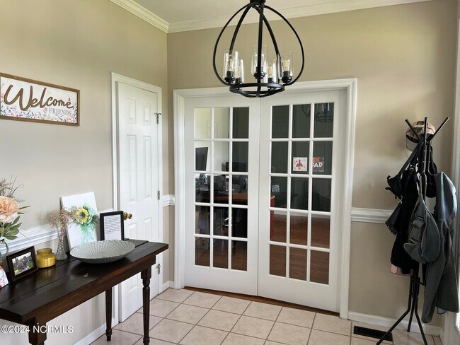 Building Photo - 102 Drayton Hall