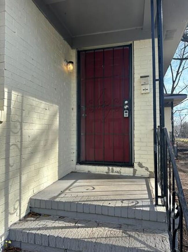 Building Photo - 737 47th St N