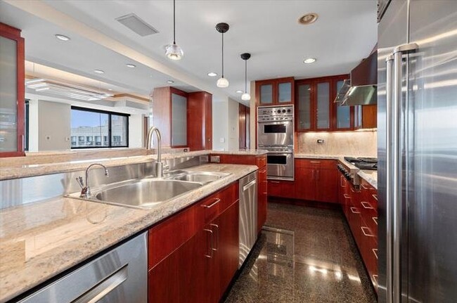 Building Photo - 200 Old Palisade Rd