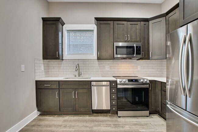 Kitchen - 825 Monroe Dr NE
