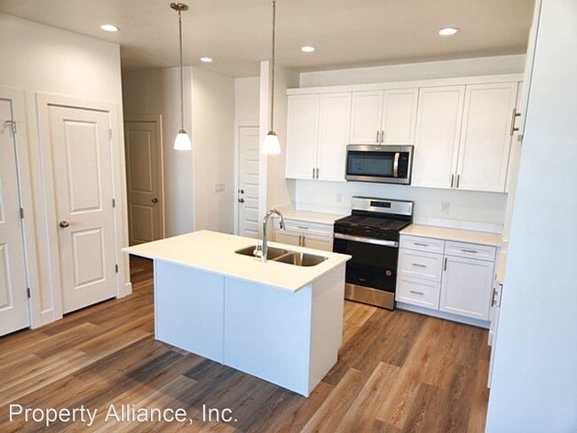Building Photo - 3 br, 3.5 bath House - 1082 E. 2040 S. #18
