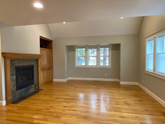 Foto del edificio - Northwest Crossing Gem! Bonus Office and Family Room