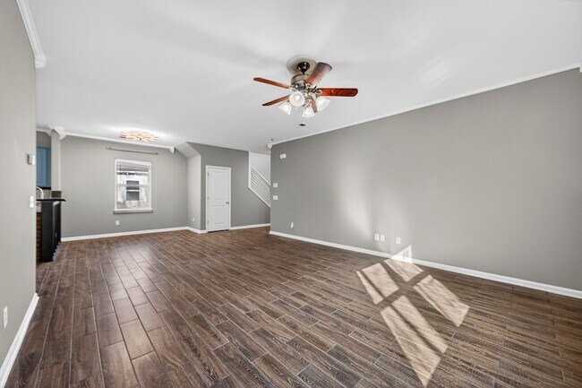 Foto del edificio - 4829 Hawkins Dr