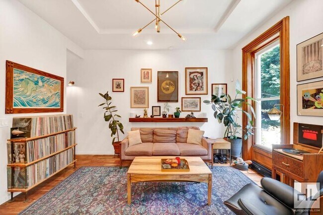 Foto del edificio - 3 bedroom in BROOKLYN NY 11216