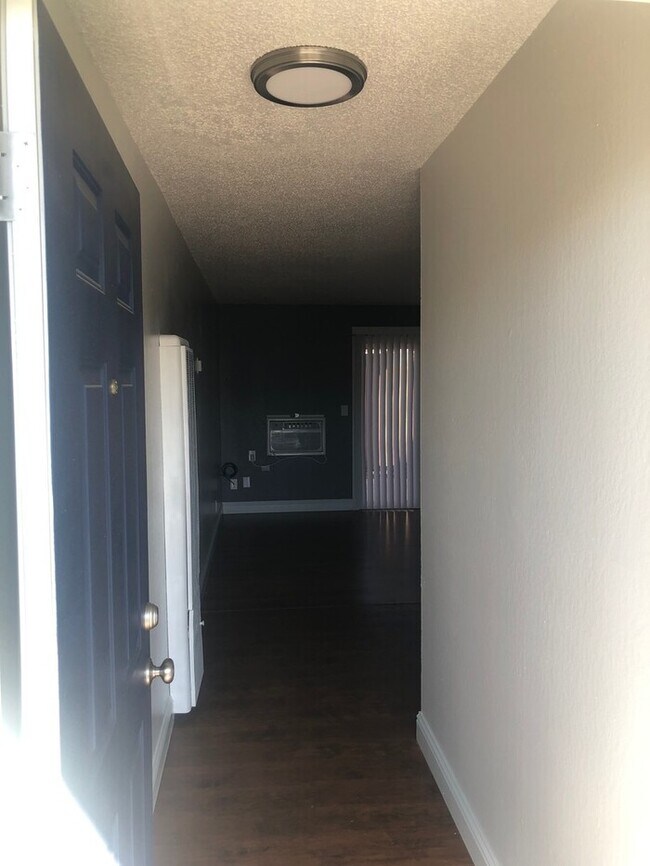 Foto del edificio - 5920 Stanley Ave