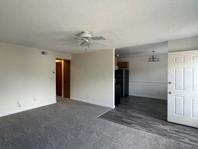 Foto del edificio - Great 2 Bed 1 Bath 2nd Level Condo in Nort...