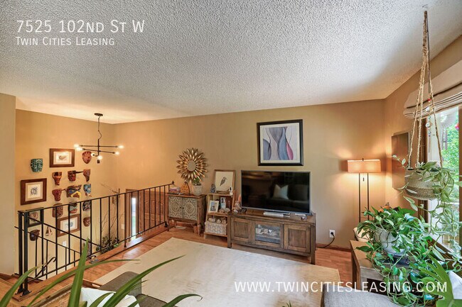 Foto del edificio - 7525 W 102nd St