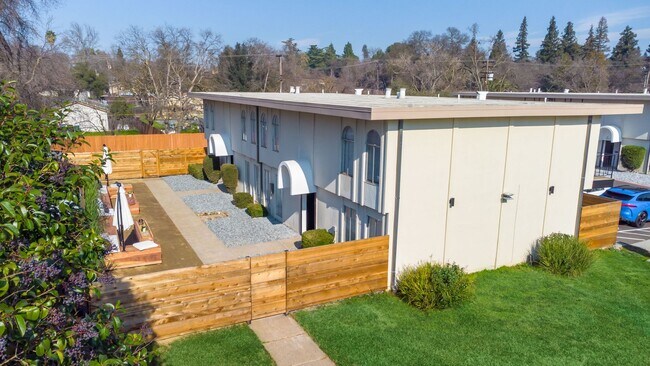 Foto del edificio - Astrid Place, Fair Oaks - Modern Luxury Townhomes