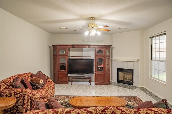 Building Photo - 1604 Chasewood Dr