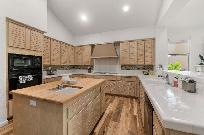 Building Photo - 54100 Riviera