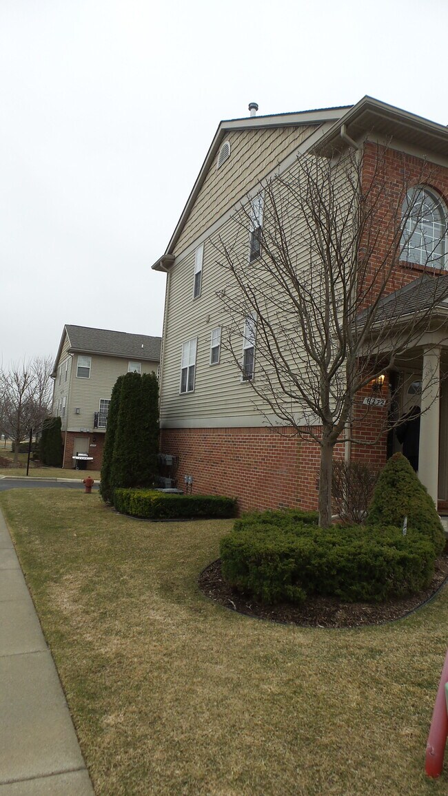 Foto del edificio - 6272 Cheshire Park Dr