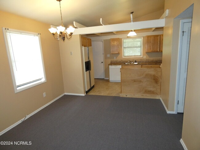 Building Photo - 207 Village Dr