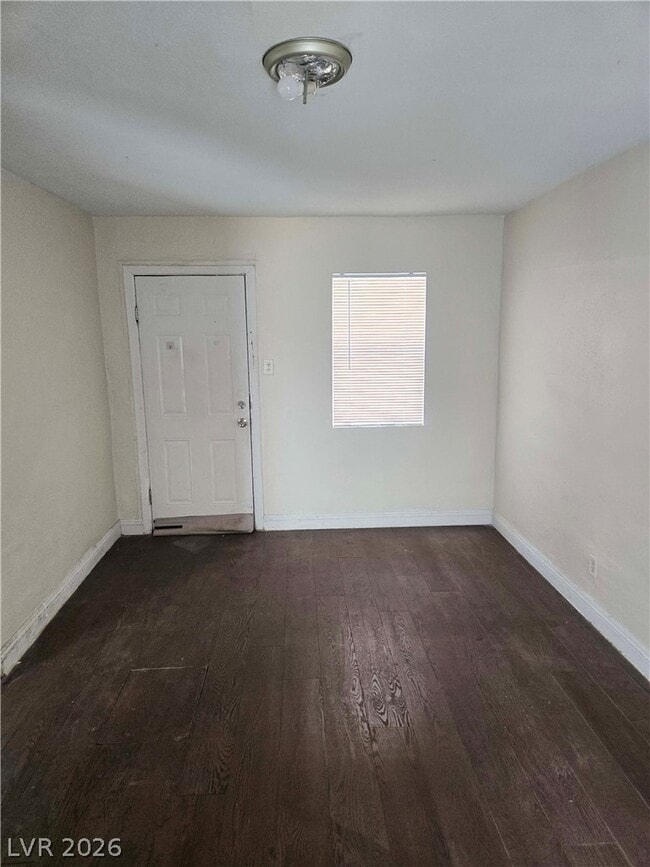 Building Photo - 413 W Van Buren Ave