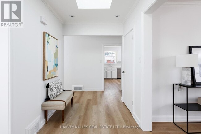 Photo du bâtiment - 414 The Kingsway