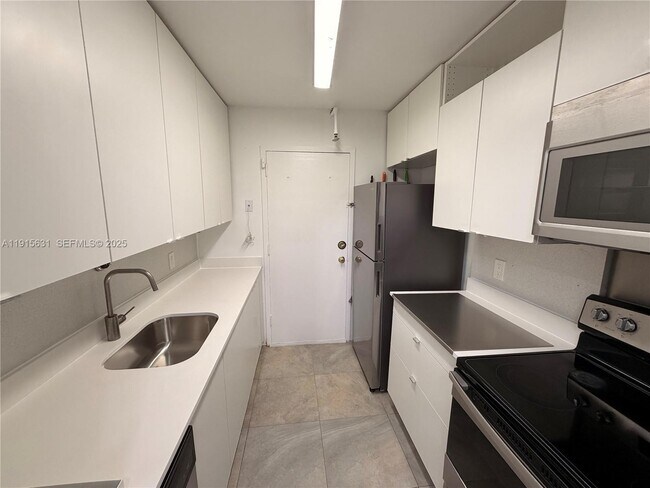 Foto del edificio - 2350 NE 135th St