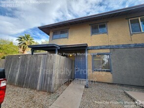 Building Photo - 286 W Palomino Dr