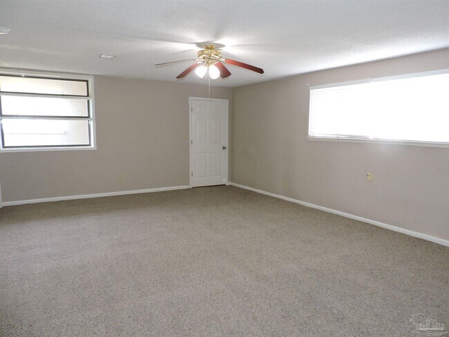 Foto del edificio - 2108 W Lakeview Ave