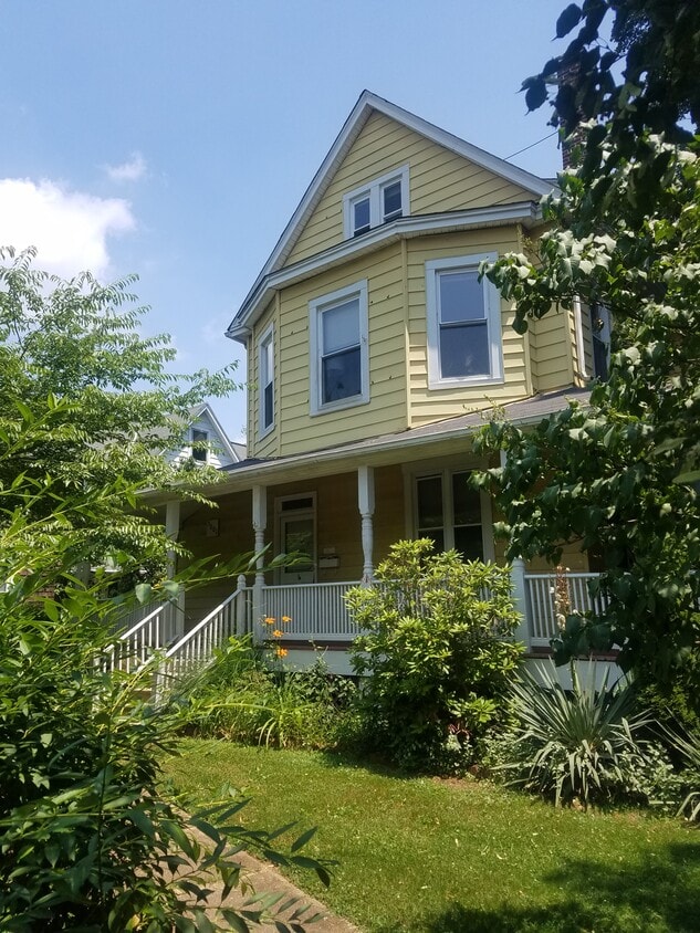 Foto principal - 5001 Roland Ave