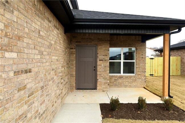 Building Photo - 512 Cosmos St