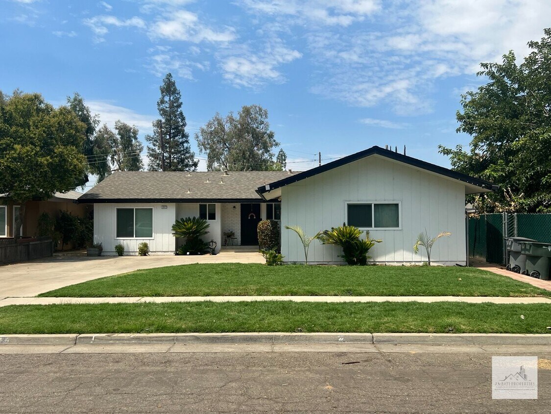 Charming 3 bedroom 2 bath home! - Charming  3 bedroom 2 bath home!