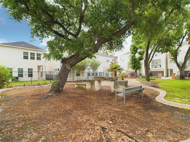 Foto del edificio - 1627 Westside Gardens Ln