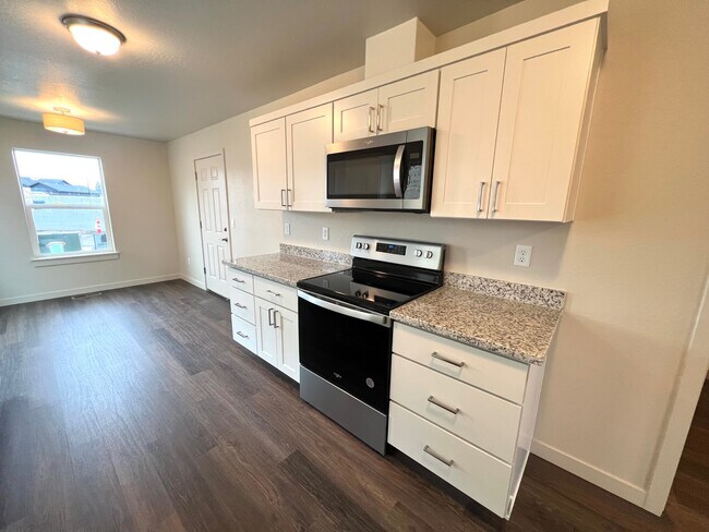 Building Photo - 221 Dano Dr