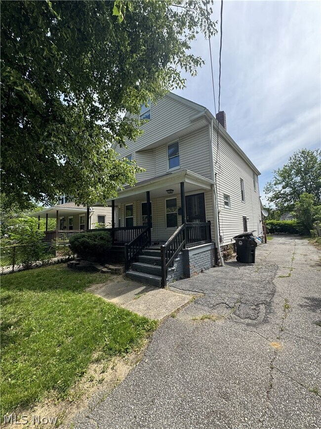 Building Photo - 927 E 146th St