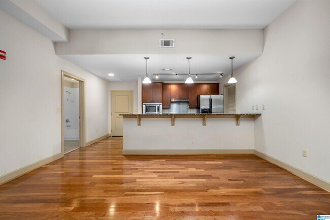 Foto del edificio - 1040 Broadway St