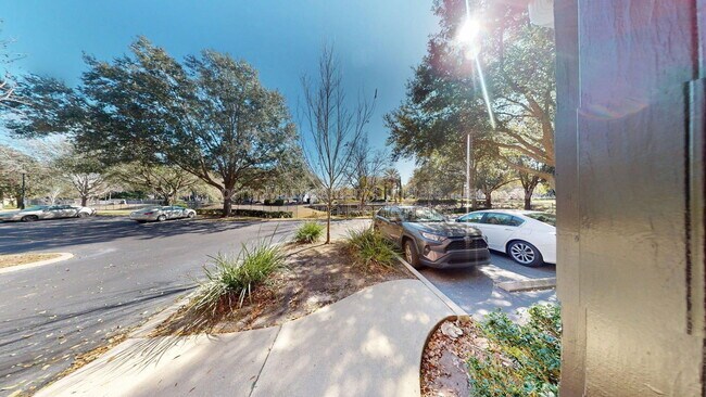 Foto del edificio - 10075 Gate Pkwy N