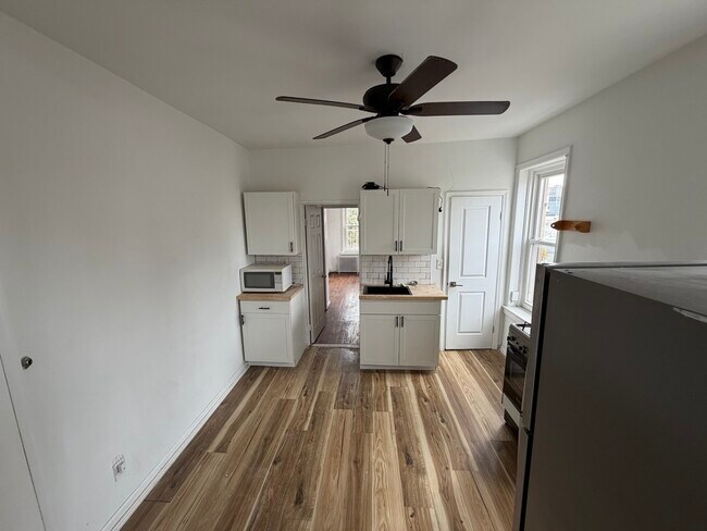 Foto del edificio - 187 Hopkins Ave