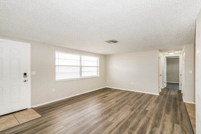 Foto del edificio - 11610 Meadow Dr