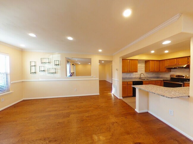 Building Photo - 3 Bedrooms, 2.5 Bathrooms Townhouse Rental in the Gables of York County