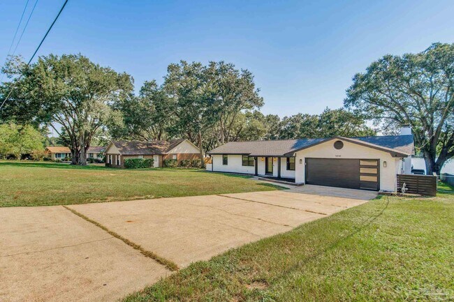 Foto del edificio - 5894 W Shore Dr