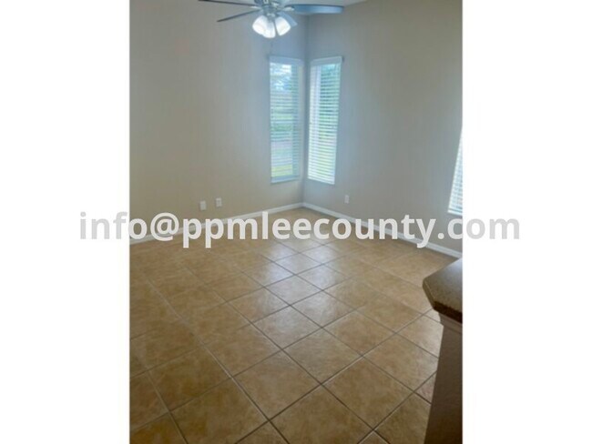 Building Photo - PRICE REDUCED!!  4 bedroom / 3.5 bathroom ...