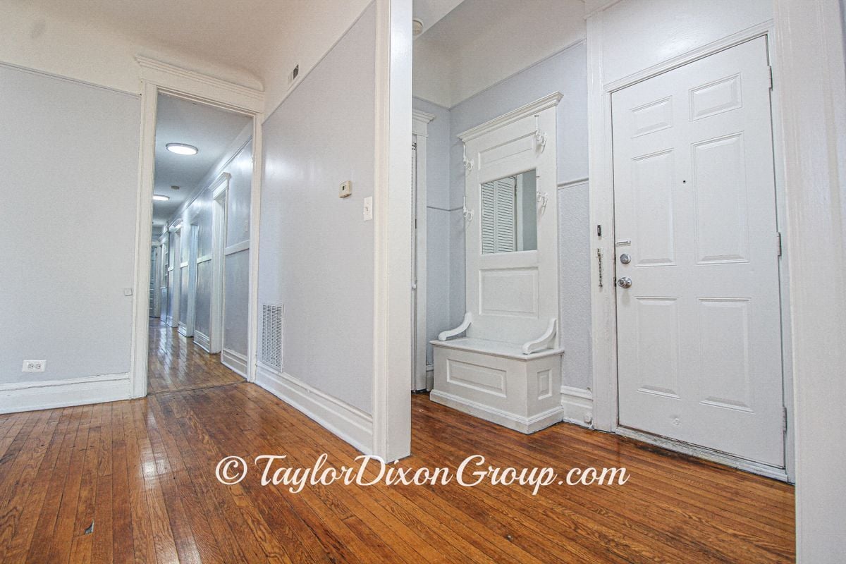 Foto principal - 5407 S Indiana Ave