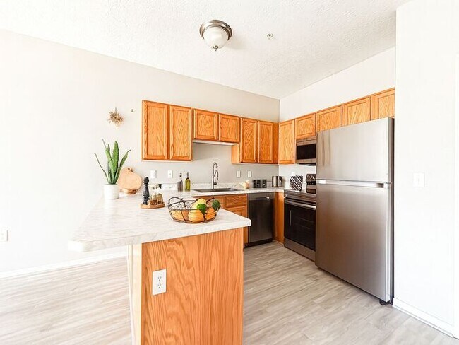 Foto del edificio - 2 Bed 2 Bath Condo - 9 foot ceilings with Mountain Views from deck!