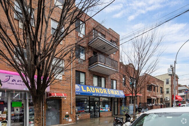Foto del edificio - 38-14 108th St