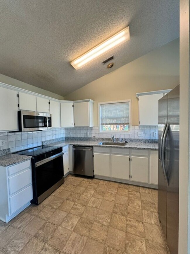 Building Photo - 7101 Robmar Ct
