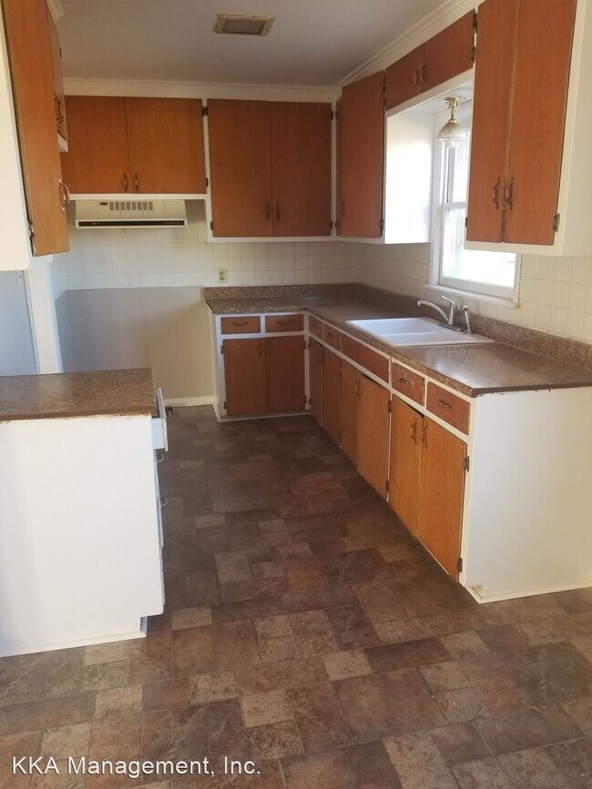 Building Photo - 3 br, 1 bath House - 1653 SW Oklahoma Ave