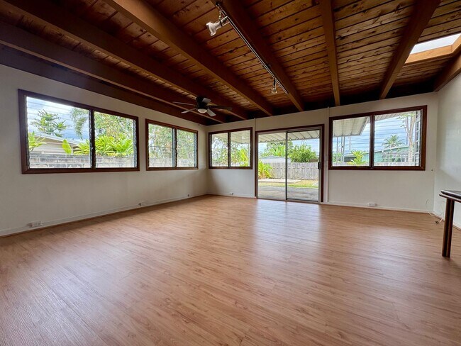 Foto del edificio - Single Family home in the the Olomana neig...