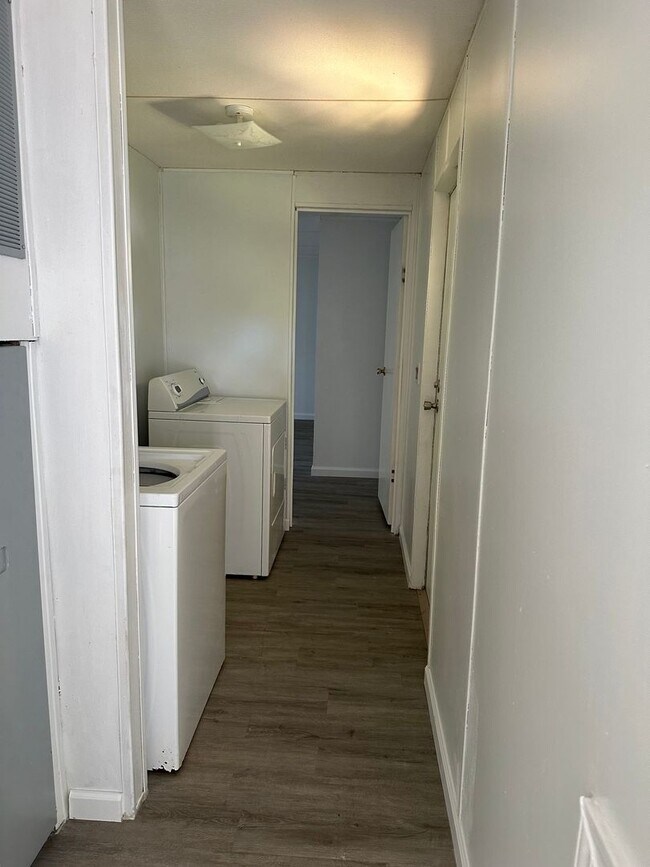 Foto del edificio - FOR RENT